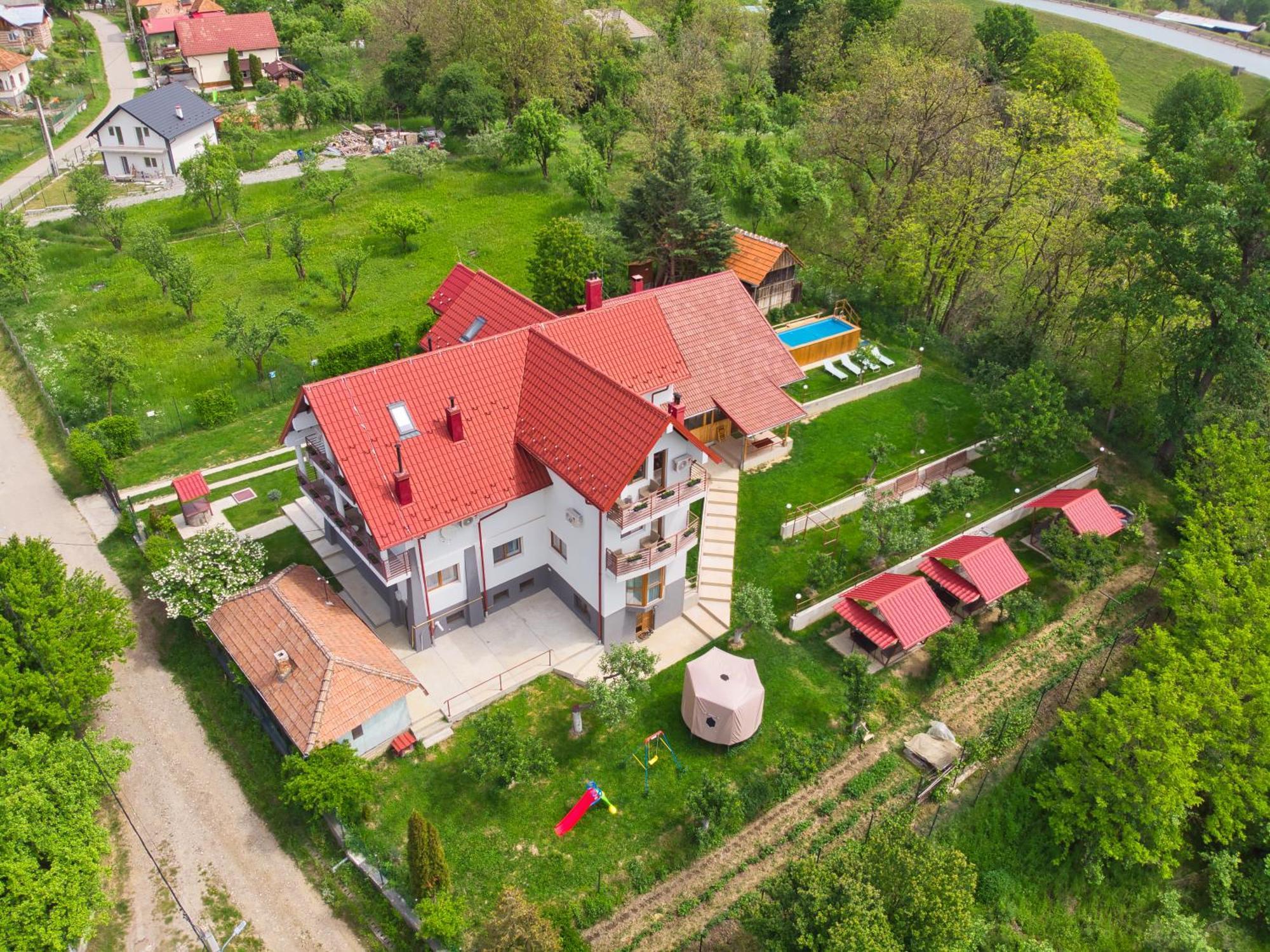 Perla Argesului, Ciubar, Piscina, Lift, Gratar, Cabana, Pensiuni, Hotel Cazare Transfagarasan Curtea De Arges Albestii de Arges Exterior foto